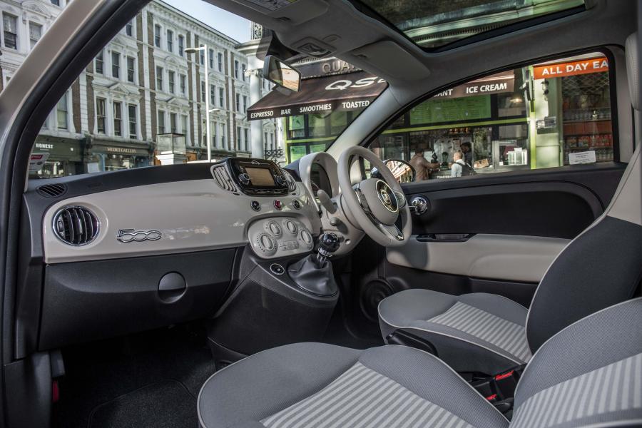Интерьер Fiat 500 Collezione (312) 2018 года  (UK) (фото 32 из 40)